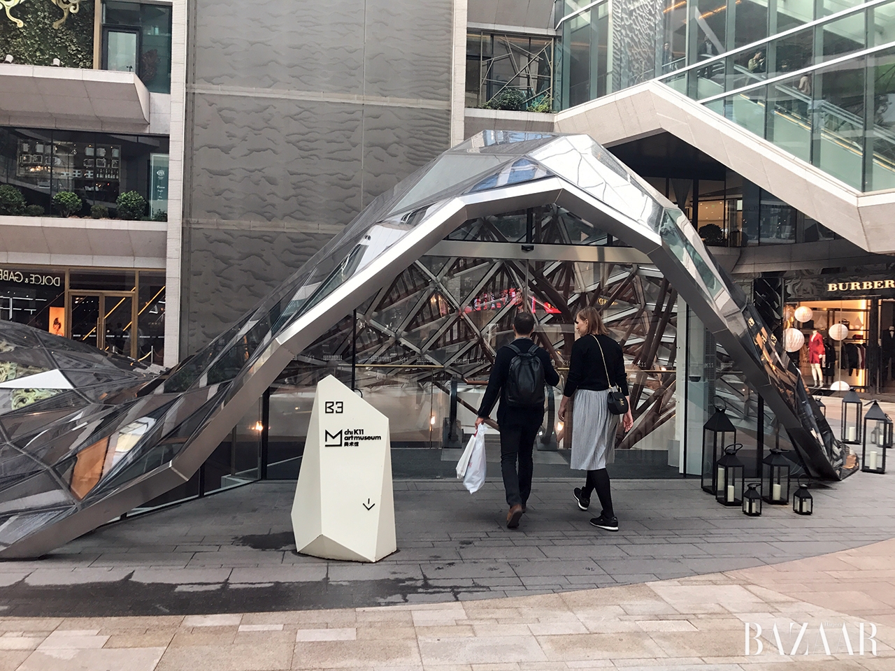 아트와 쇼핑을 합께 즐길 수 있는 복합몰 K11 아트 파운데이션