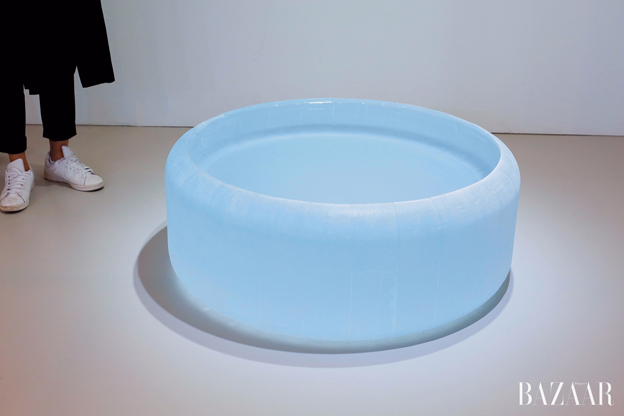 아트021 페어 하우저 앤 워스 갤러리 부스에서 전시한 로니 혼의 작품