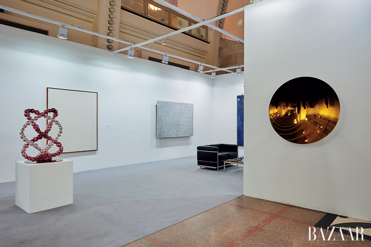 단색화로 시선을 사로잡은 아트021 페어의 국제갤러리 부스