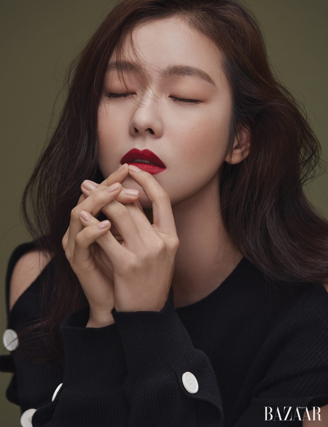 니트 톱은 Helmut Lang by Beaker 제품.