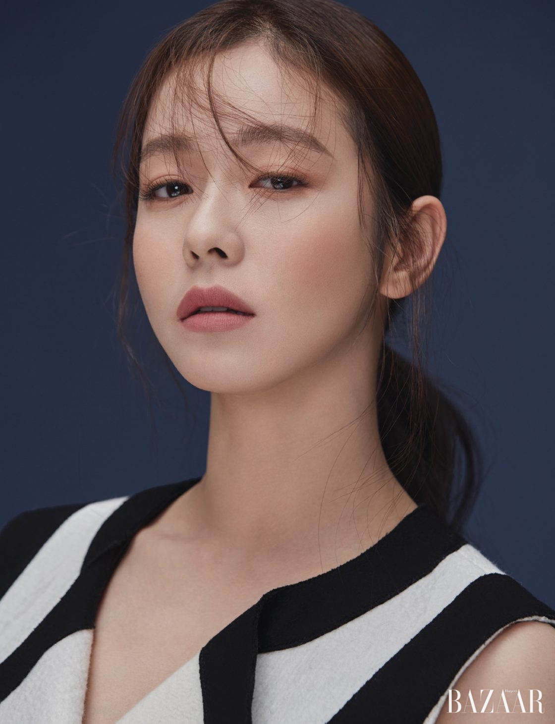 그래픽적인 드레스는 Sportmax 제품.