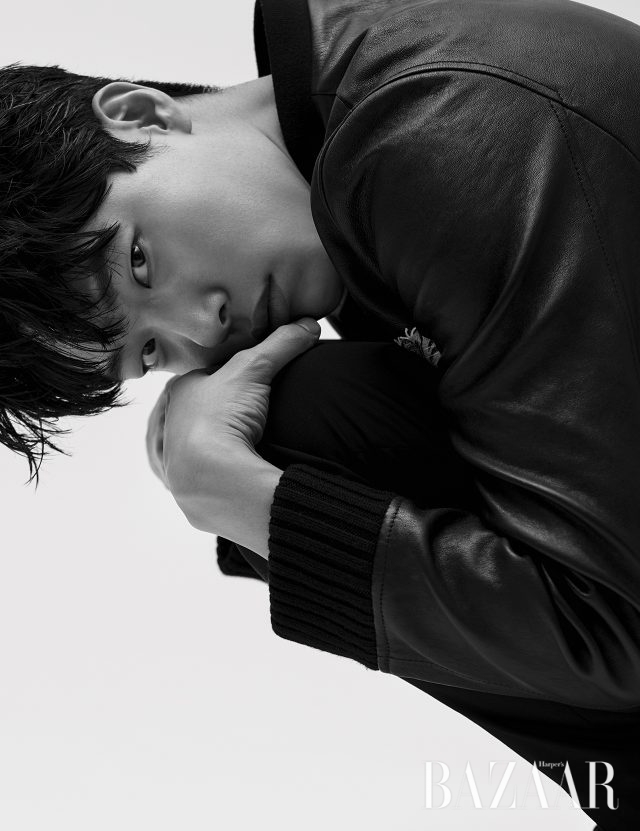 블루종은 Gucci, 팬츠는 Lanvin by Koon 제품.