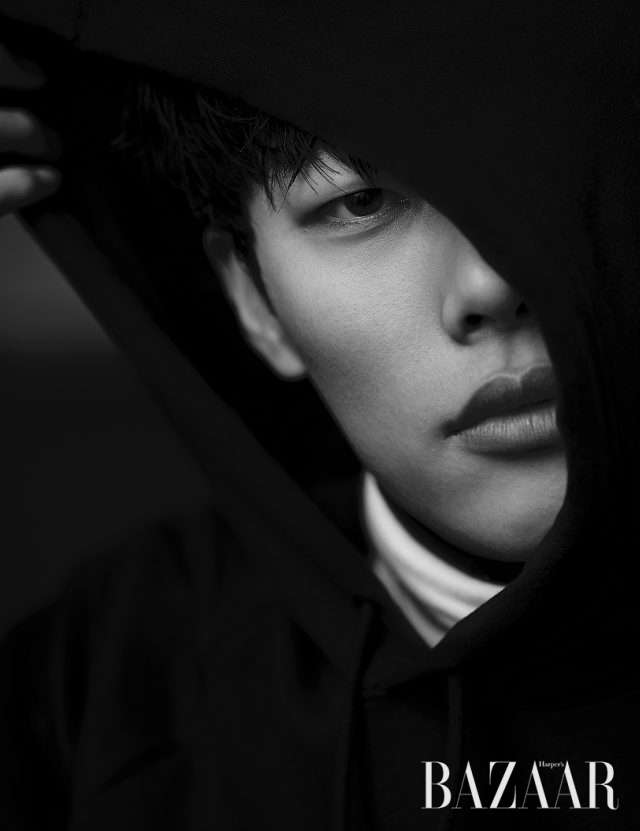 후드와 터틀넥은 모두 Nike 제품