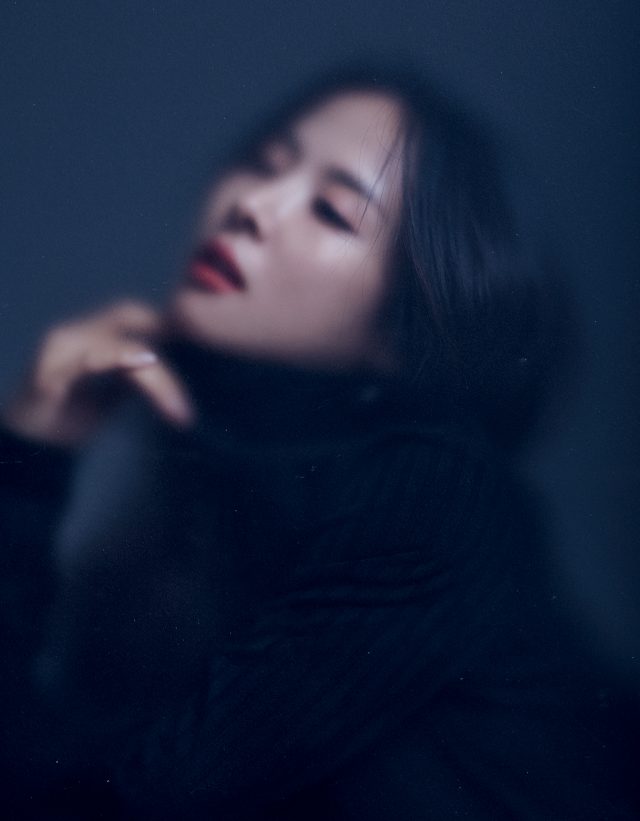 터틀넥은 Enzuvan 제품.