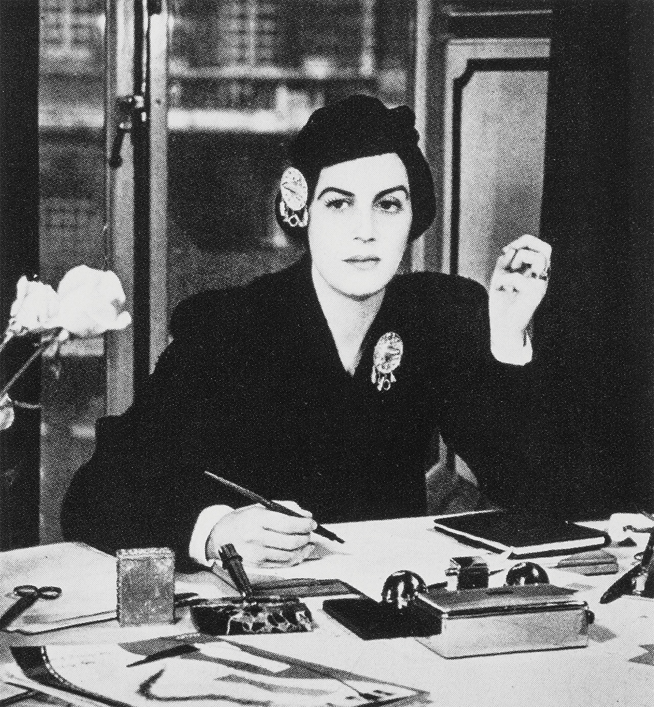 1934년부터 1945년까지 미국과 영국 <바자>에서 일한 제임스 로드니 부인(photo by Francis Kollar)