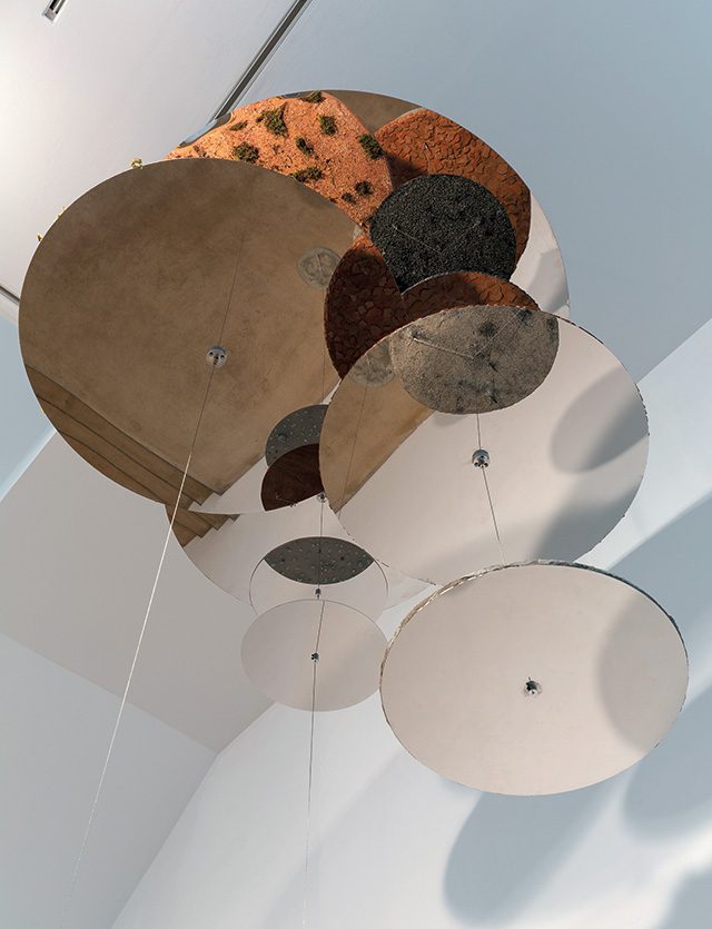 정소영, Circular Strata’, 2013, Super mirror, concrete, wood, sand, cork, stone, fake grass, wire, Various Dimension