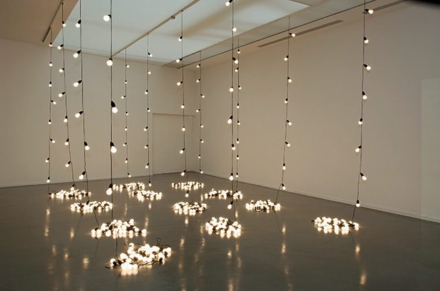 일레인 스터트반트(Elaine Sturtevant), 펠릭스 곤잘레스 토레스(Felix Gonzalez Torres), ‘Untitled(America)’, 2004 Photo: Pierre Antoine