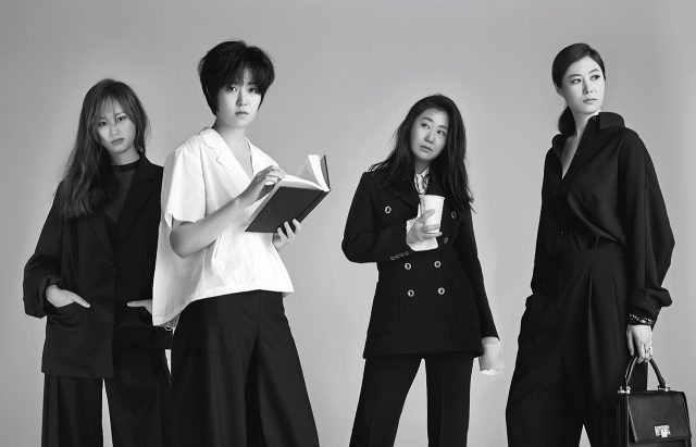 류혜영이 입은 재킷과 팬츠는 모두 Recto, 니트는 Cos 제품.심은경이 입은 셔츠는 Recto, 팬츠는 Eudon Choi 제품. 라미란이 입은 블라우스와 수트는 모두 Chloé 제품. 문소리가 입은 점프수트는 Each×Other, 반지는 Mzuu, 팔찌는 Thomas Sabo, 백은 Cesare Paciotti 제품.