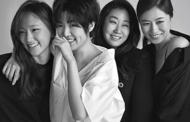 류혜영이 입은 니트와 재킷은 Recto, 심은경이 입은 셔츠는 Recto, 라미란이 입은 재킷은 Chloé, 문소리가 입은 점프수트는 Each×Other 제품.