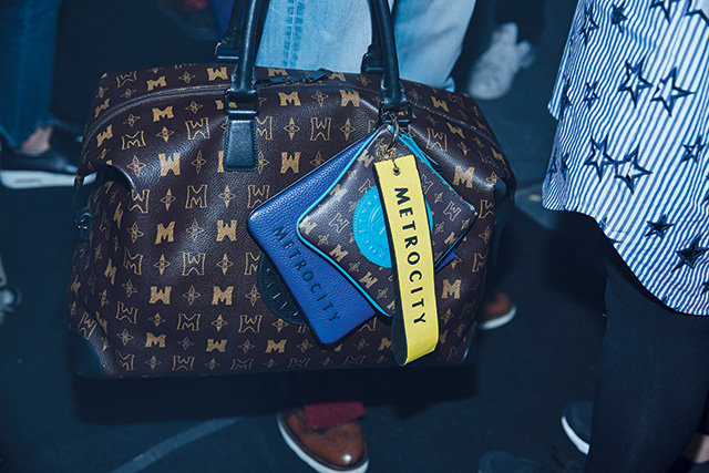 여행을 떠올리게 하는 메트로시티의 빅백