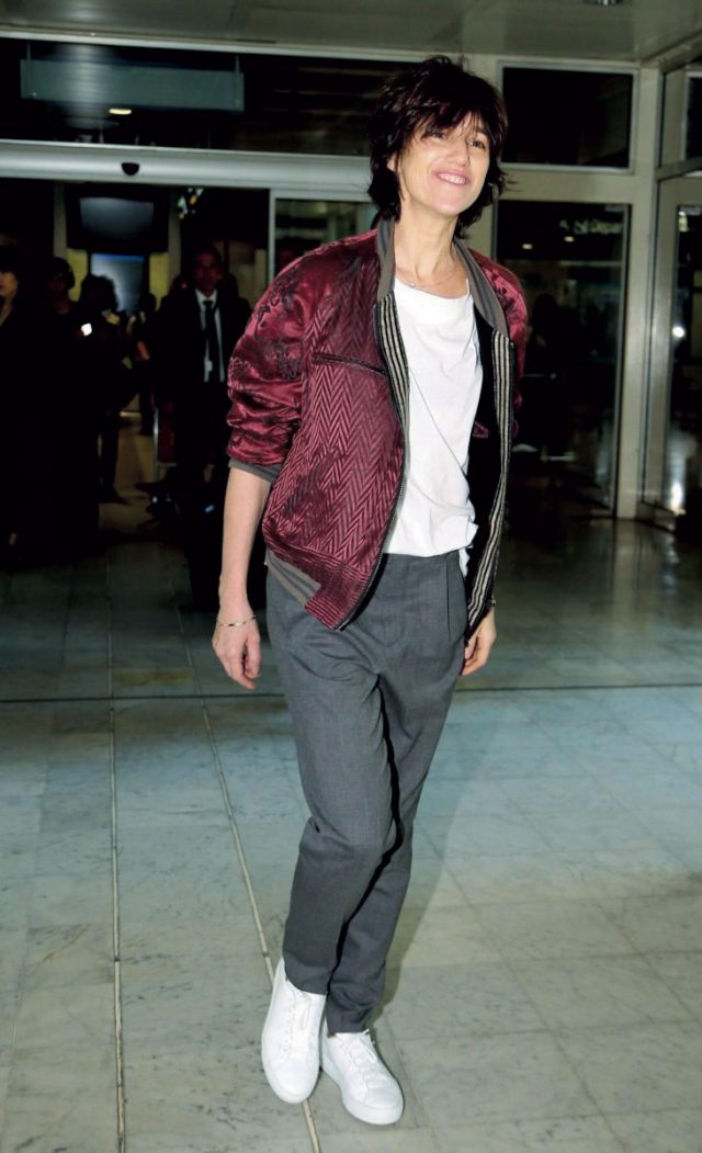 리얼웨이 스타일처럼 쿨한 샤를로트 갱스부르의 공항 패션