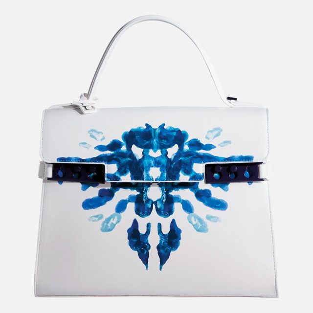 데칼코마니 기법이 사용된 아티스틱한 토트백은 8백만원대로 Delvaux