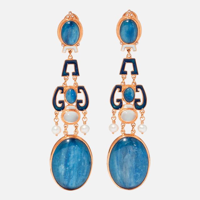 에스닉 무드의 드롭 귀고리는 1백30만원대로 Percossi Papi by Net-A-Porter