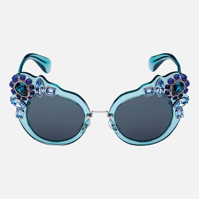 크리스털이 세팅된 우아한 선글라스는 40만원대로 Miu Miu by Luxottica Korea
