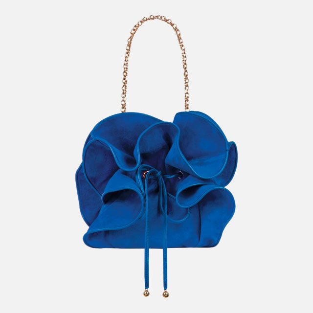 러플로 꽃을 형상화한 체인 백은 가격 미정으로 Nina Ricci