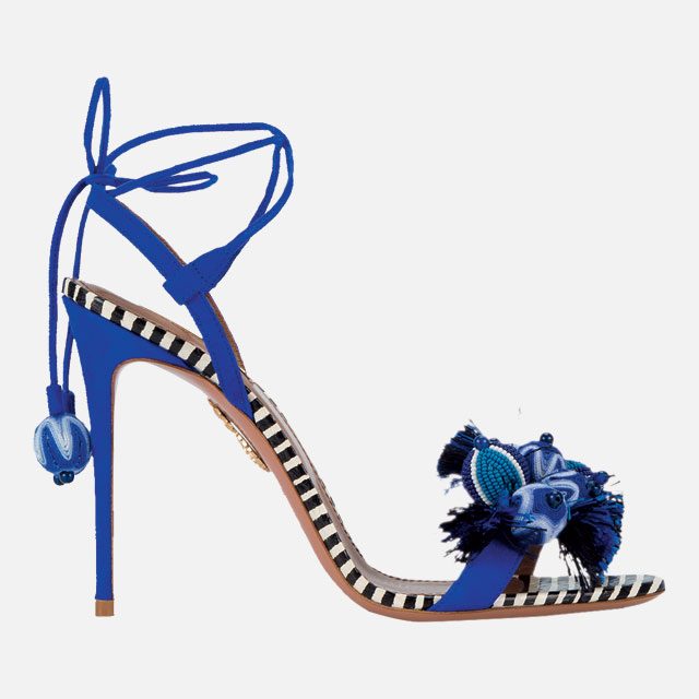 블루 컬러로 모던함을 더한 트로피컬 무드 힐은 60만원대로 Aquazzura by mytheresa.com