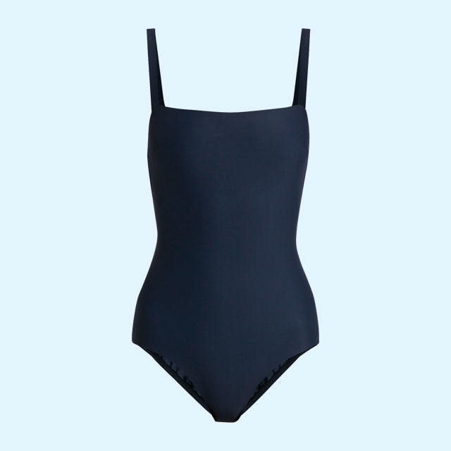 스퀘어 넥 라인이 돋보이는 수영복은 23만원대로 Matteau by Matches Fashion