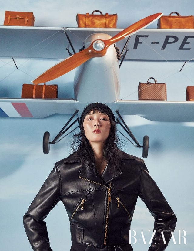 집업 라이더 재킷은 Louis Vuitton 제품.