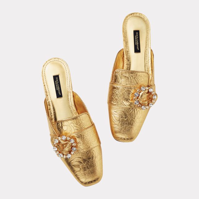 자카드 소재의 바로크풍 뮬은 1백9만원으로 Dolce & Gabbana