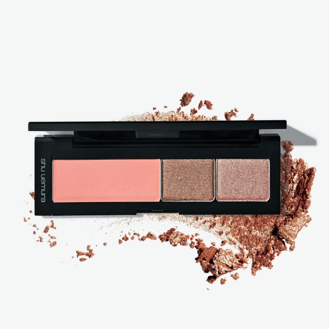 Shu Uemura 커스텀 팔레트 1백 가지 컬러 스펙트럼을 자랑하는 프레스드 아이섀도, 30가지 컬러의 글로 온에서 선택해 만드는 나만의 팔레트. 프레스드 아이섀도 각 2만1천원대, 글로우 온 각 2만7천원대, 쿼드 케이스 1만7천원대.