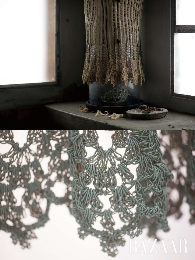 니트 스커트(위), 태피스트리 텍스처(아래). 1992 F/W~2014 S/S 시즌의 섬세한 니트웨어들.