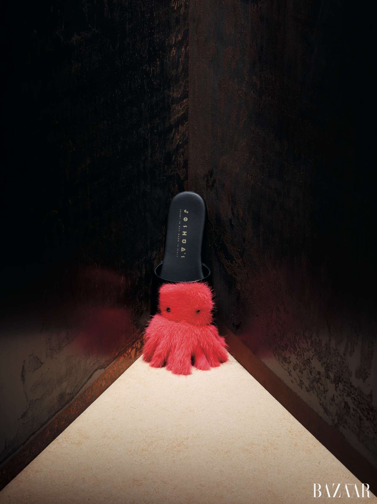 문어 모양의 퍼 디테일이 유머러스한 슬라이드는 77만원으로 Joshua Sanders by My Boon