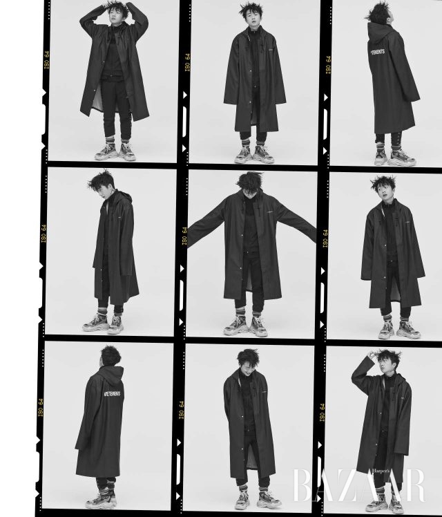 레인코트는 Vetements by matchesfashion.com, 트랙 톱, 반팔 티셔츠, 트랙 팬츠는 모두 A6ove, 양말은 Gucci, 스니커즈는