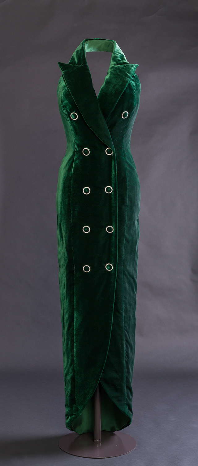 캐서린 워커의 그린 벨벳 홀터넥 드레스 ⓒHistoric Royal Palaces, Richard Lea Hair