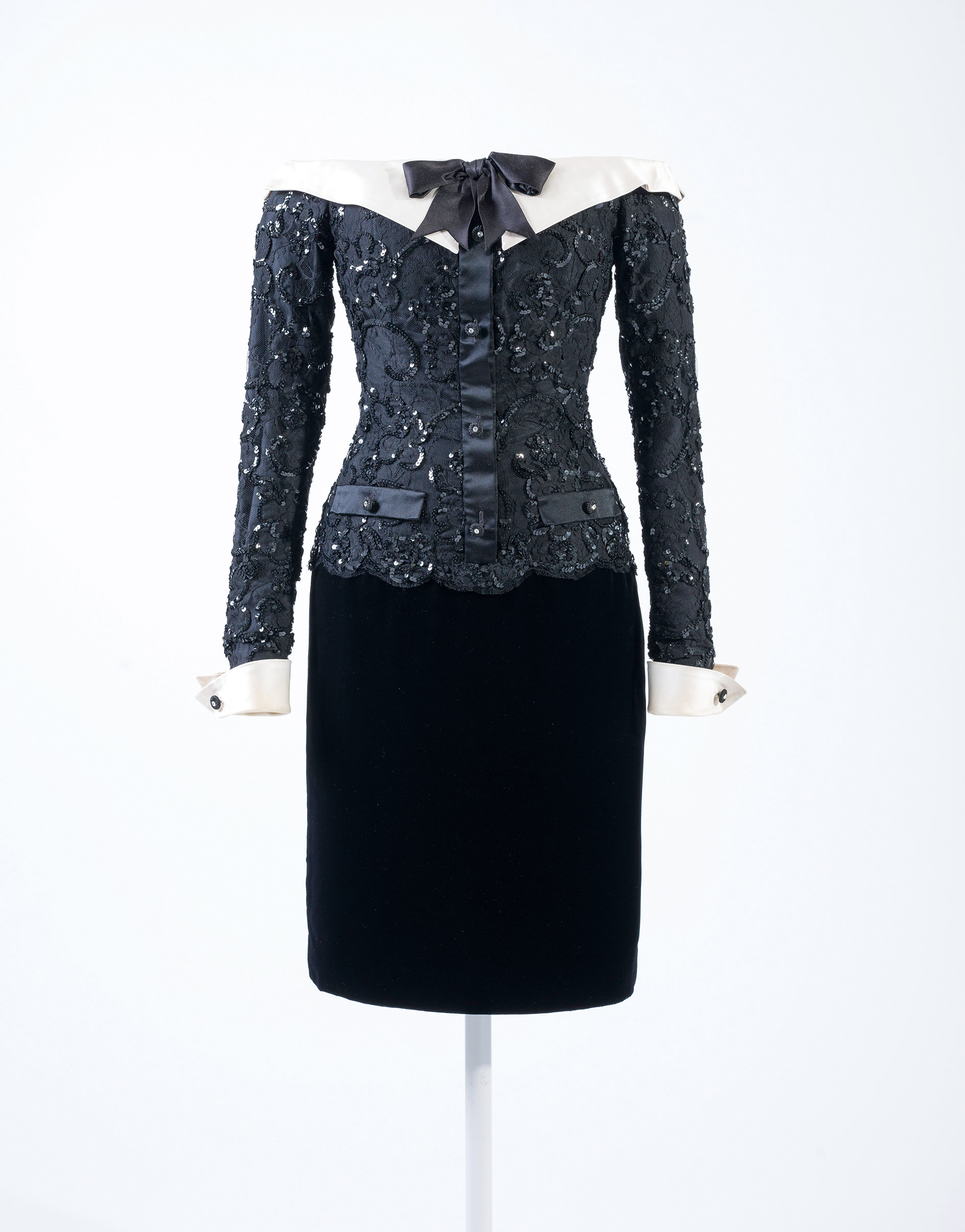  벨빌 사순(Belville Sasoon)의 실크 새틴 칵테일 드레스 