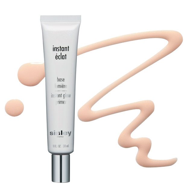 Sisley 인스턴트 에끌라 부담스럽지 않고 은은하게 반짝이는 빛을 얼굴 전체에 더해준다. 끈적임 없이 마무리되는 것도 강점. 9만원.