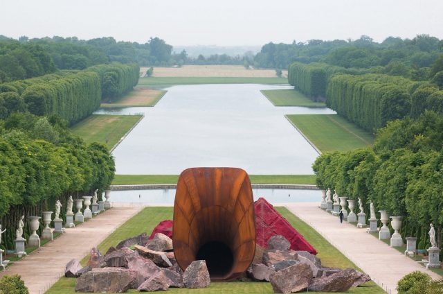 ＇Dirty Corner＇, 2011, Installation View at Anish Kapoor Versailles, 2015