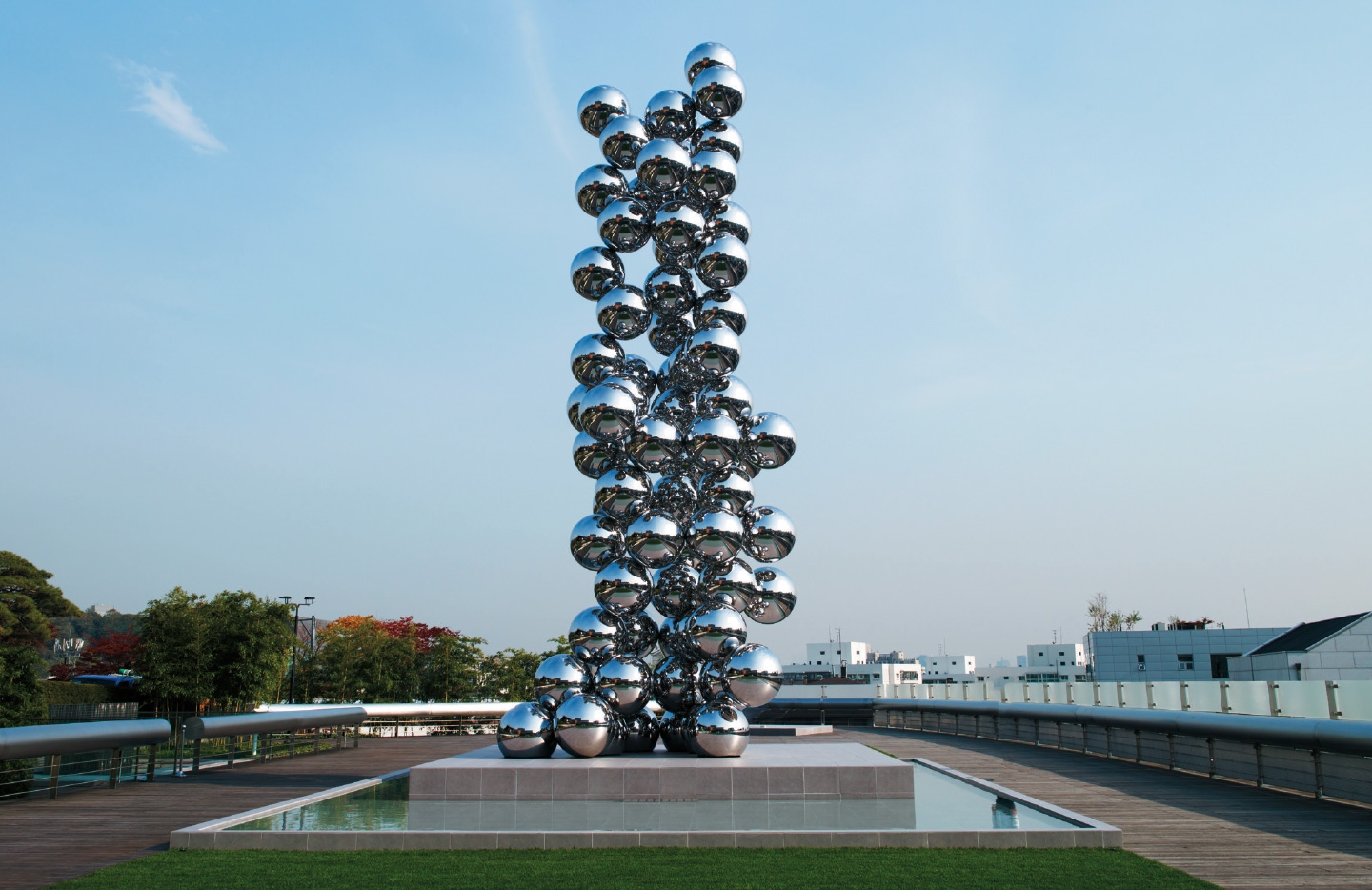'Tall Tree & The Eye', 2009, Stainless Steel, 1300×500×500cm, Leeum, Samsung Museum of Art, Photo: Kim Hyun-Soo
