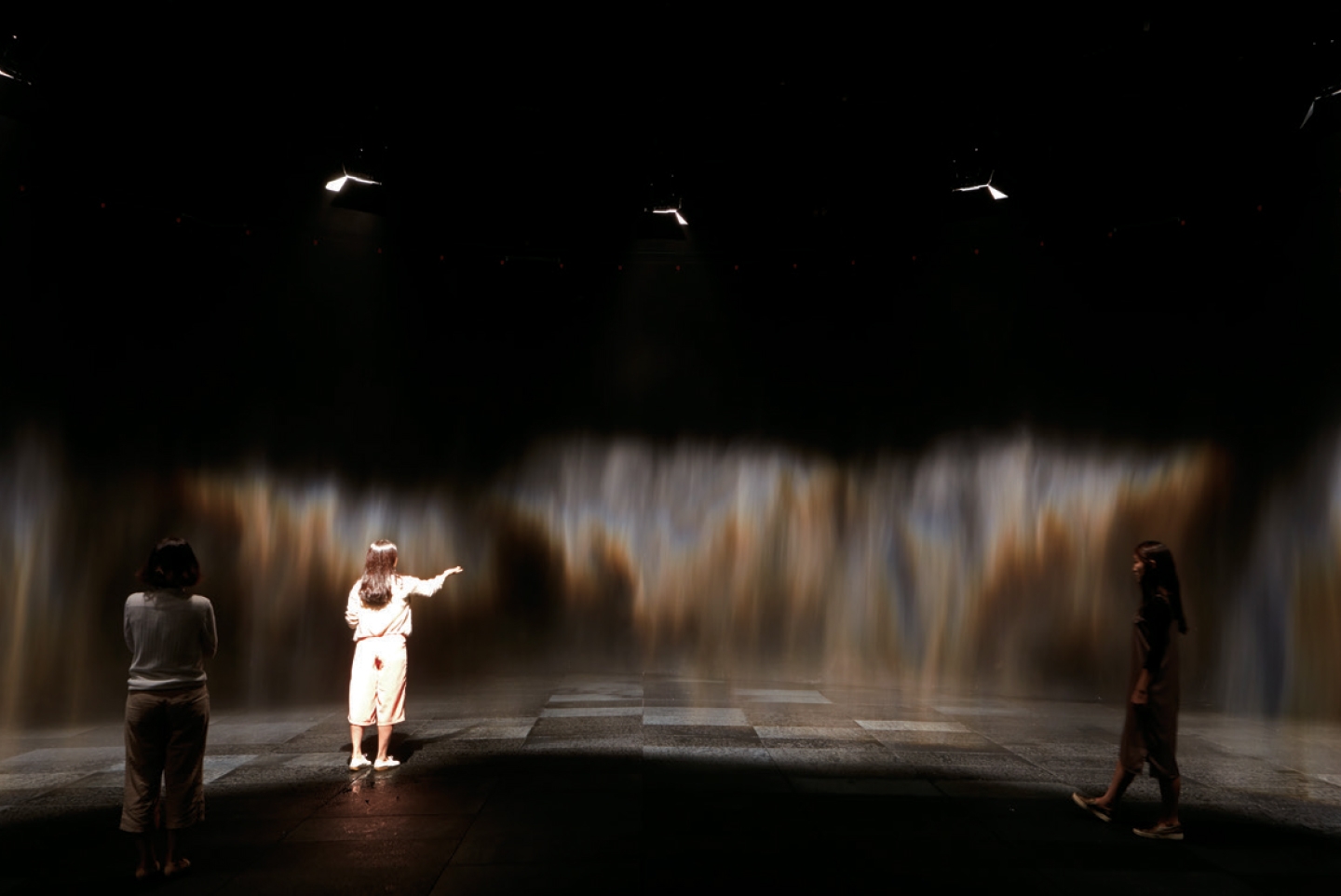 ＇Rainbow assembly＇, Spotlights, water, nozzles, wood, hose, pump, Dimensions variable, 2016