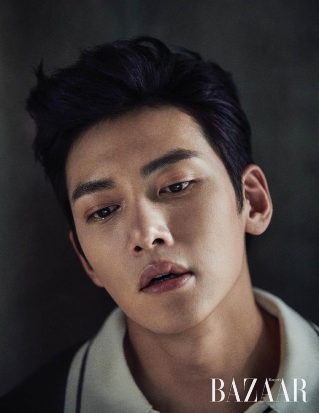 니트 톱은 Wales Bonner by 10 Corso Como 제품.