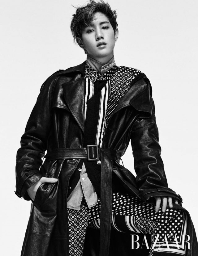 레더 롱 코트는 Instantfunk, 패턴 셔츠, 팬츠는 모두 Sacai, 레이어드 데님 셔츠는 Sandro, 귀고리는 모두 본인 소장품.