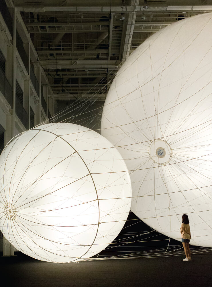 ‘Aerosolar Constellation 1’, 2017 Installation view of at the Asia Culture Centre. Courtesy of the artist; Andersen’s, Copenhagen: Ruth Benzacar, Buenos Aires; Tanya Bonakdar Gallery, New York/Los Angeles; Pinksummer contemporary art, Genoa; Esther Schipper, Berlin © Photography by Studio Toma´s Saraceno, 2017