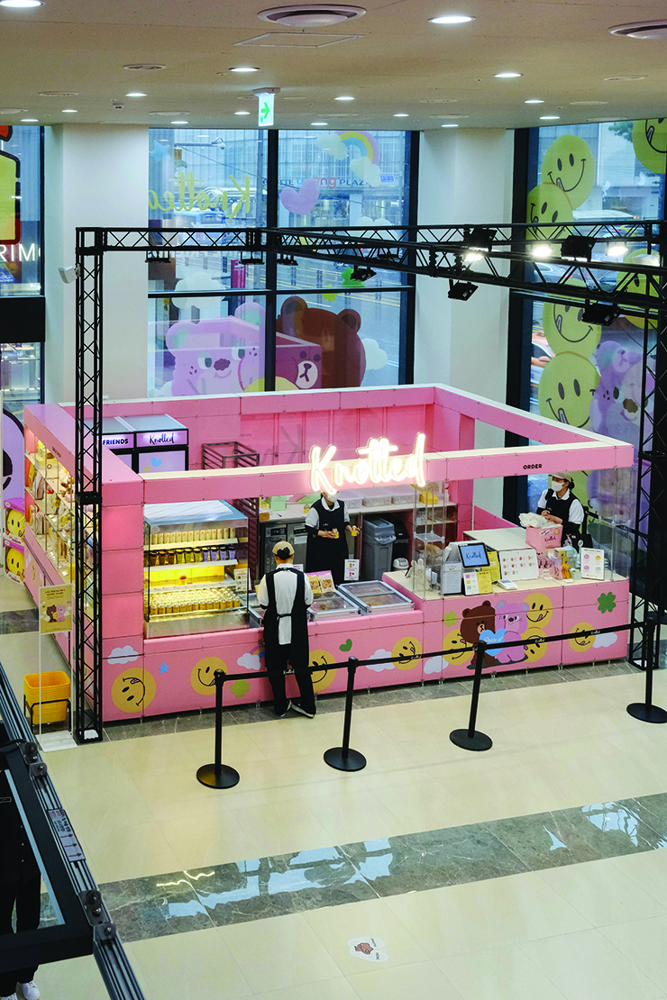 빌드웰러가 제작한 노티드 팝업스토어. 기간이 끝난 후 다른 곳에 이동 설치할 수 있다.