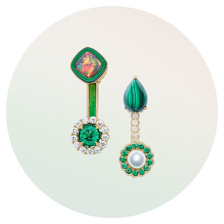 빈티지한 터칭이 매력적인 ‘디올에무아’ 귀고리는 Dior Fine jewelry.