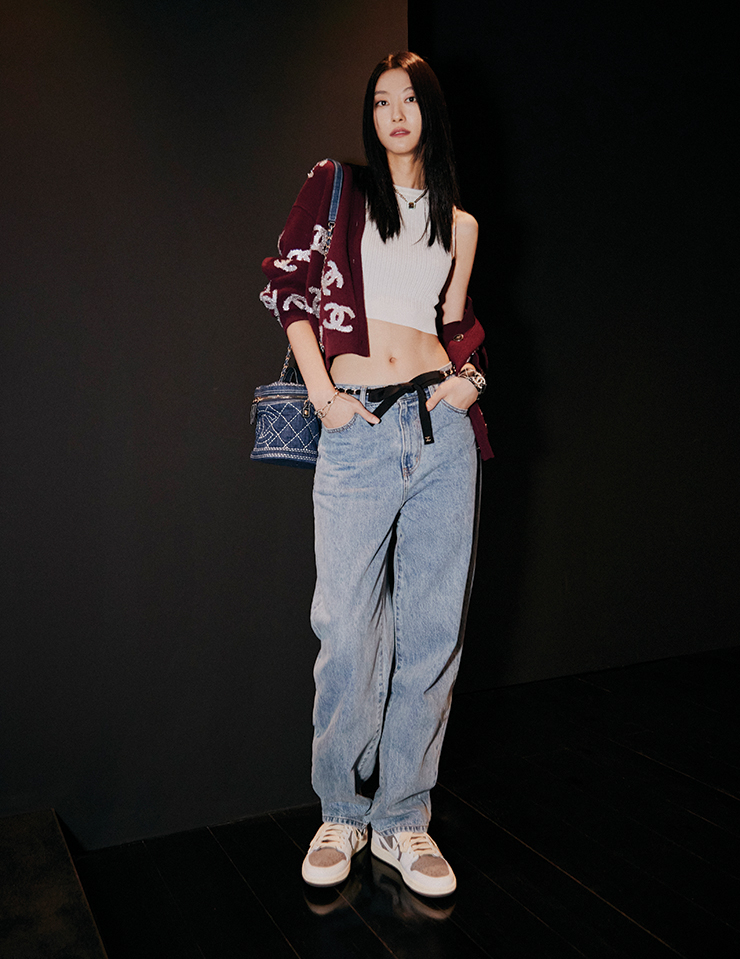 스트리트 감성으로 샤넬 룩을 소화한 모델 박지혜.