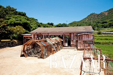 시오타 지하루(Chiharu Shiota), ‘먼 기억’, 2010, Photo: Osamu Nakamura