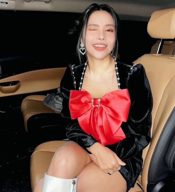 사진 / 솔라 인스타그램