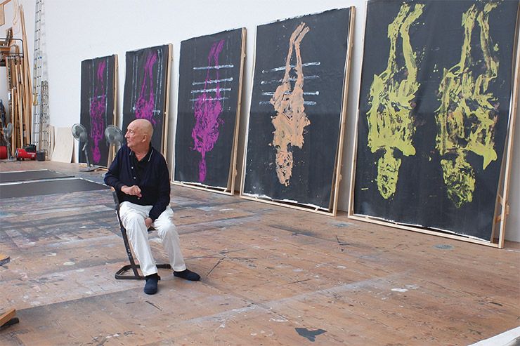 게오르그 바젤리츠와 그의 스튜디오, 2021. Photo: © Elke Baselitz 2021 Courtesy Thaddaeus Ropac gallery | London•Paris•Salzburg•Seoul