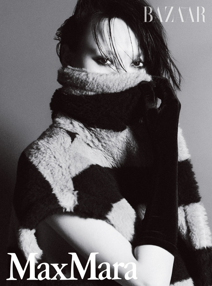베스트 코트는 3백88만원 MaxMara. 장갑은 에디터 소장품.