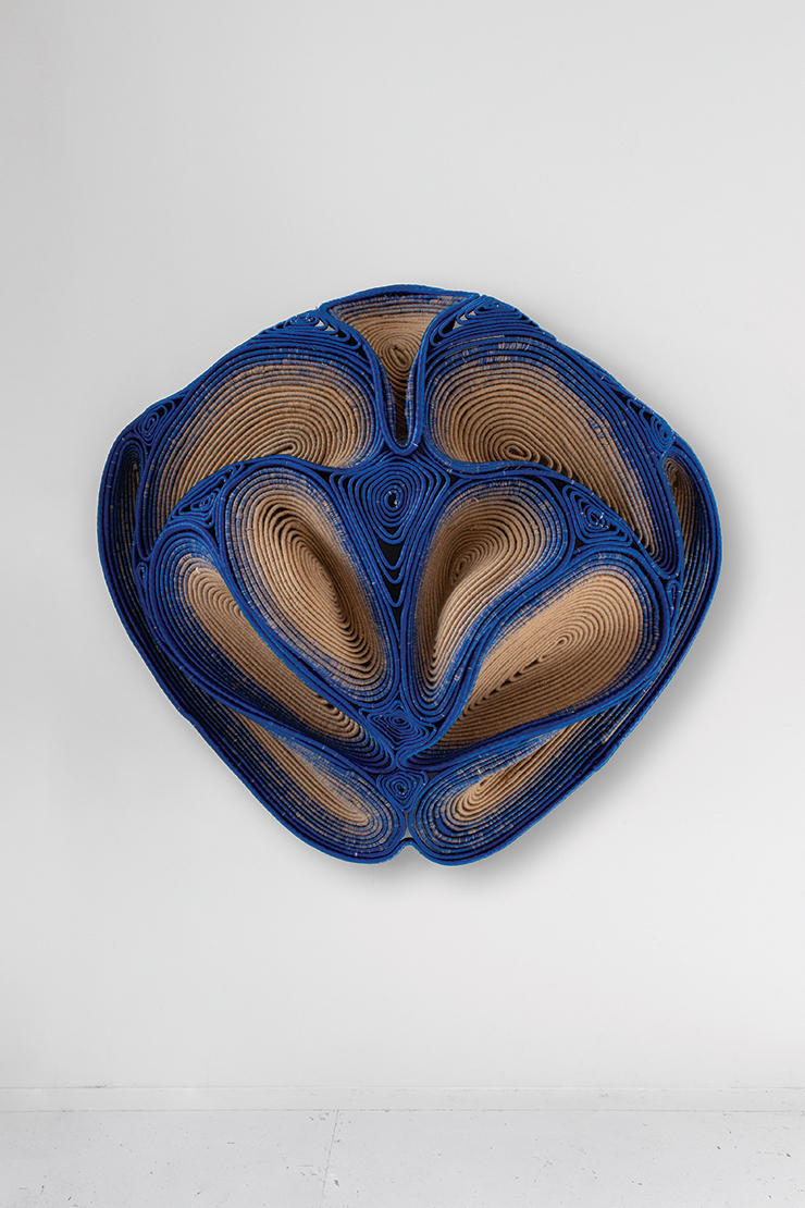  Joana Schneider, <Future Fossil Royal Blue>, 2023, Discarded rope, rescued yarn, 150x160cm. Photo by Pearl Sijmons. Courtesy to Rademakers Gallery.