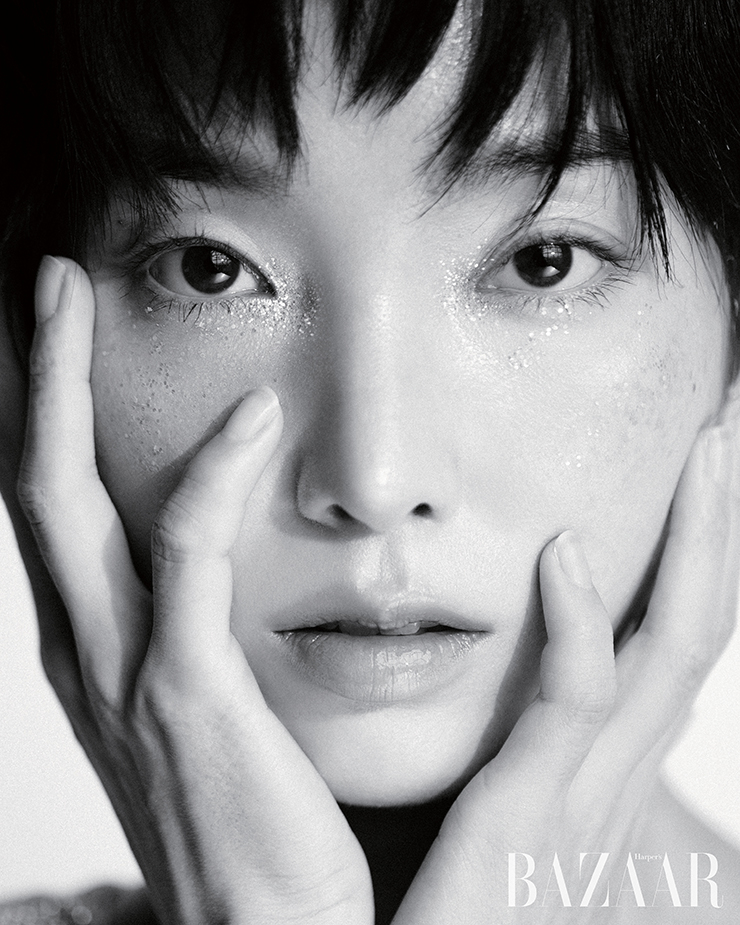 셔링 디테일 시퀸 드레스는 Self-portrait.