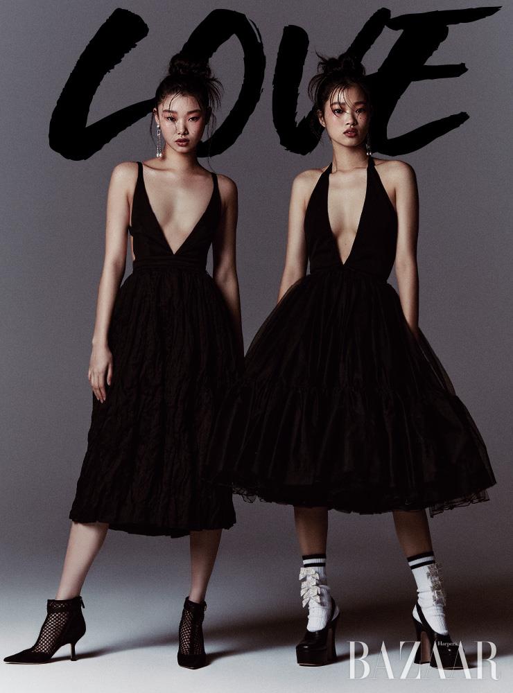 배윤영이 입은 드레스는 Prada. 귀고리는 Roger Vivier. 슈즈는 Dior. 배윤지가 입은 드레스, 양말, 슈즈는 Miu Miu. 귀고리는 Roger Vivier.