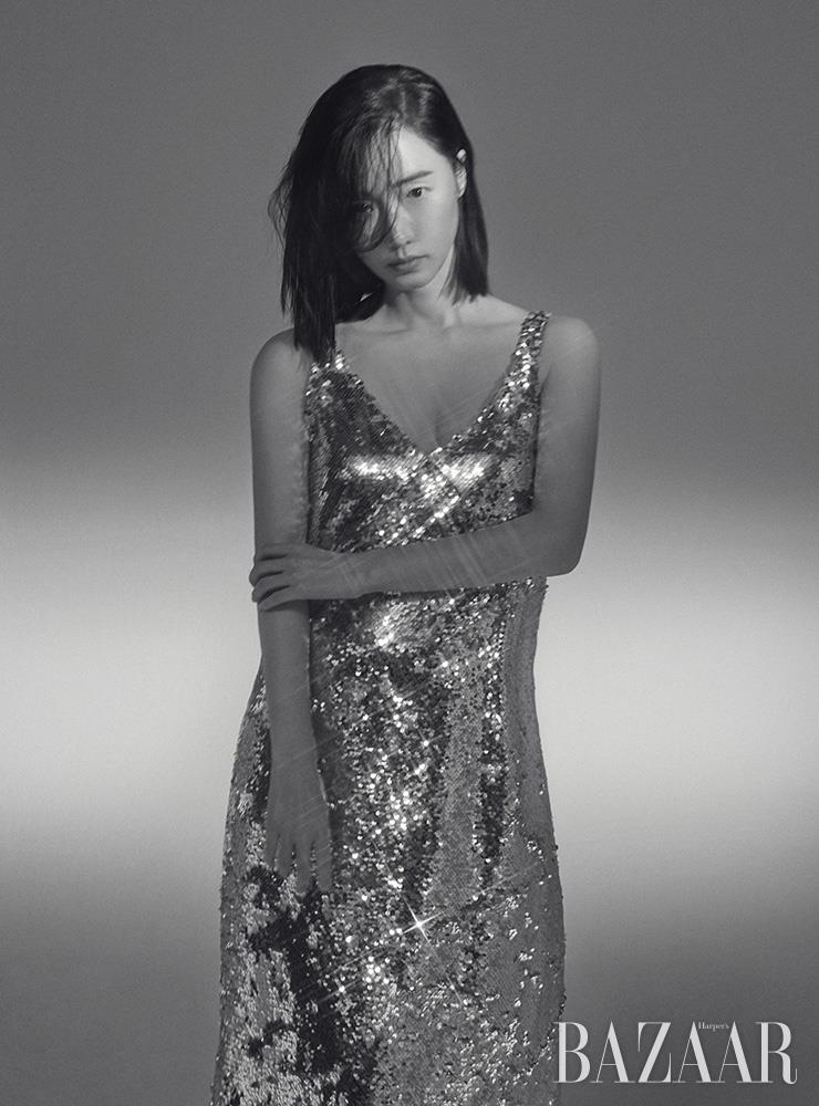 드레스는 Mulberry.