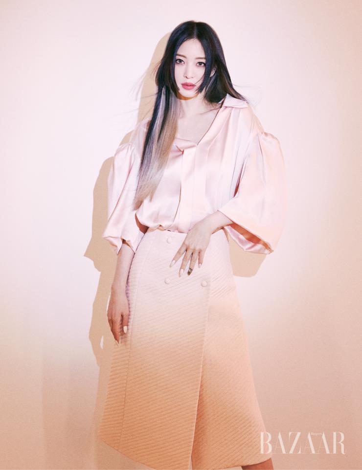 소프트 파워를 테마로 선보인 펜디룩을 입은 한예슬