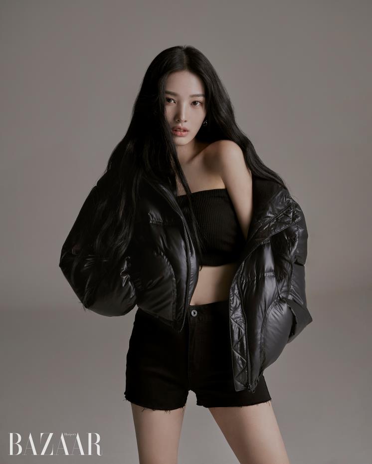 글로시 다운 푸퍼, 쇼츠로 연출한 팬츠는 모두 Buckaroo.