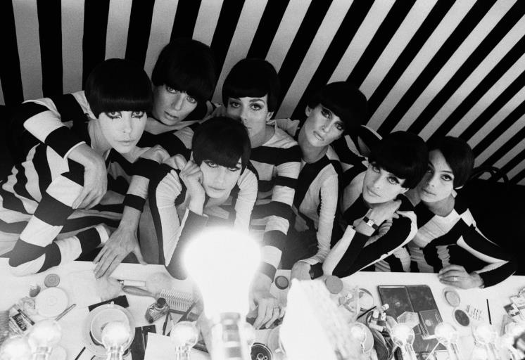 <Models Backstage, Op-Art, Qui etes-vous Polly Maggoo?>, 1966, ⓒEstate of William Klein